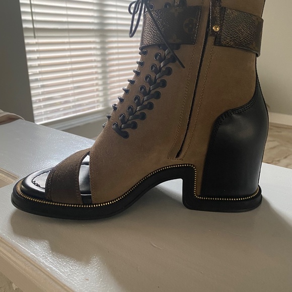 Louis Vuitton Moonlight Half Boots - Picture 5 of 9